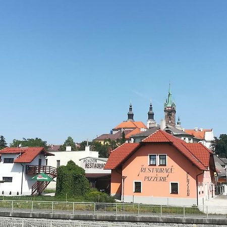 Penzion A Restaurace U Strnada Клатови Экстерьер фото