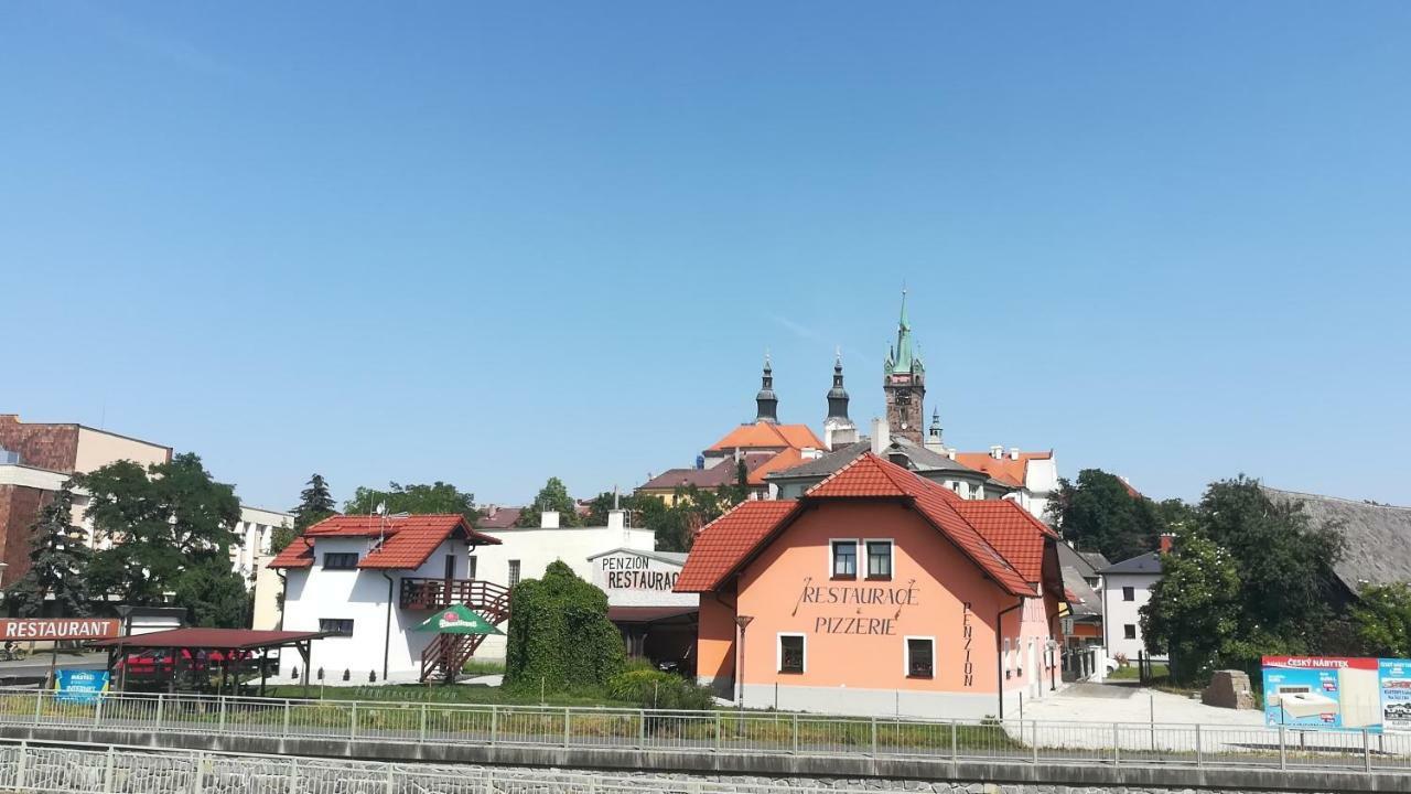 Penzion A Restaurace U Strnada Клатови Экстерьер фото